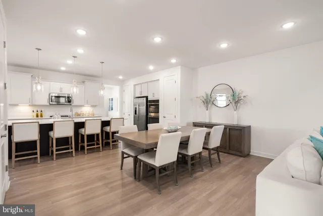 $939,000 | 4901 Longmire Way, Chantilly, VA 20151