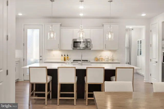 $939,000 | 4901 Longmire Way, Chantilly, VA 20151