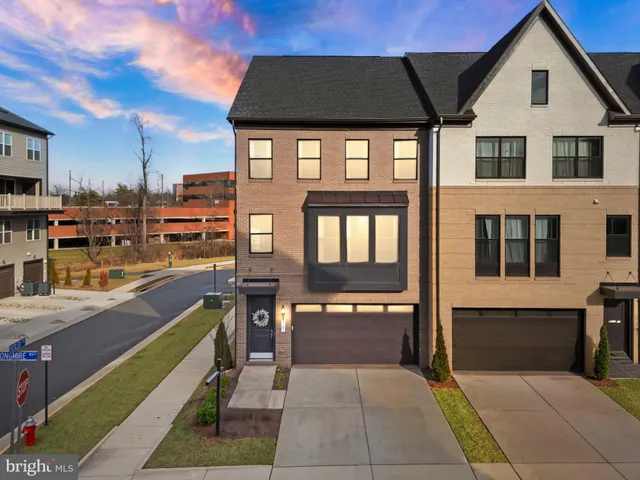 $939,000 | 4901 Longmire Way, Chantilly, VA 20151