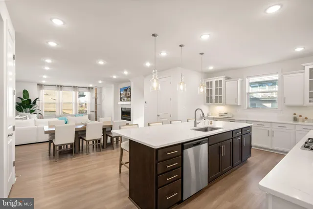 $939,000 | 4901 Longmire Way, Chantilly, VA 20151