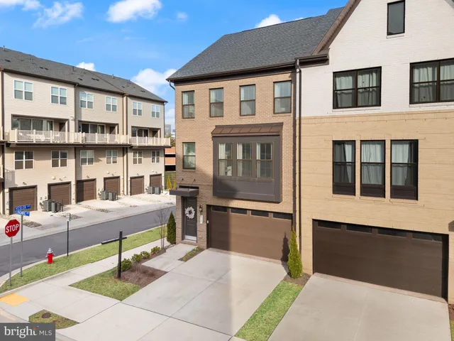 $939,000 | 4901 Longmire Way, Chantilly, VA 20151