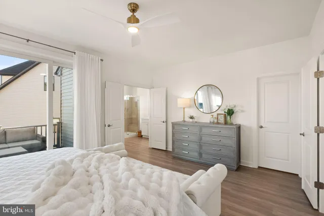 $939,000 | 4901 Longmire Way, Chantilly, VA 20151