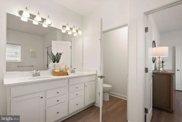 $939,000 | 4901 Longmire Way, Chantilly, VA 20151