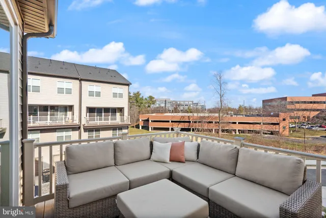 $939,000 | 4901 Longmire Way, Chantilly, VA 20151