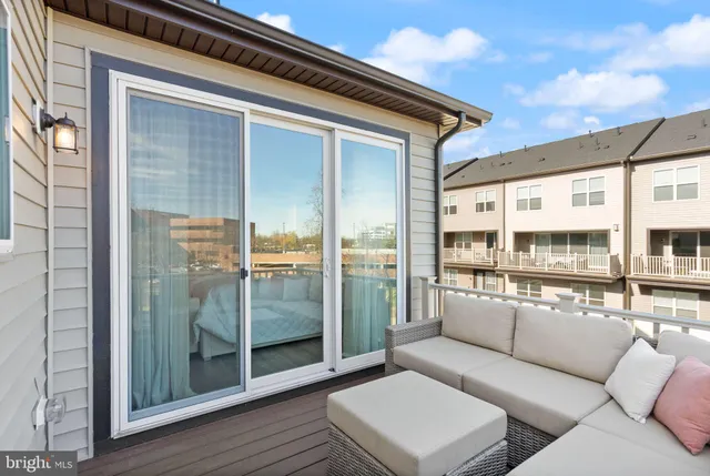 $939,000 | 4901 Longmire Way, Chantilly, VA 20151