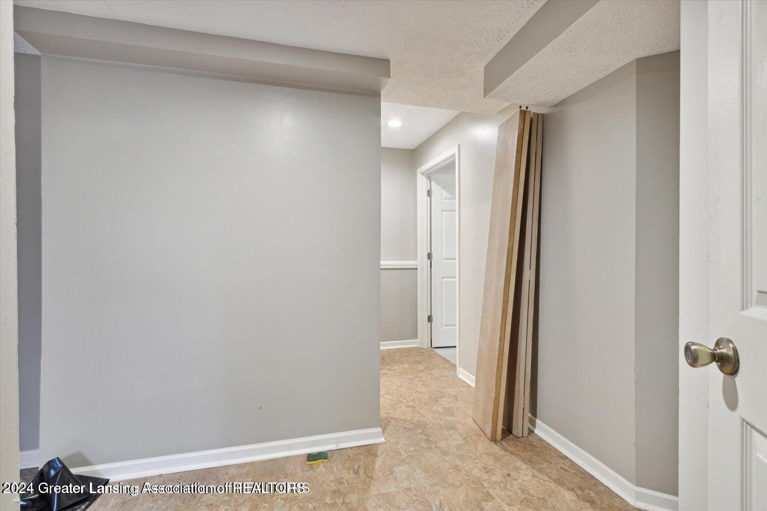 307 Sawyer Road Lansing, MI 48911 - Photo 25 of 47 25