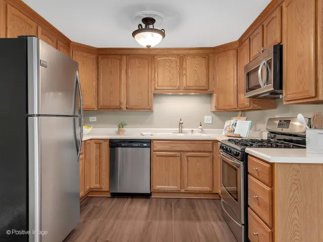 $264,900 | 199 Duxbury Court, Unit D, Bloomingdale, IL 60108