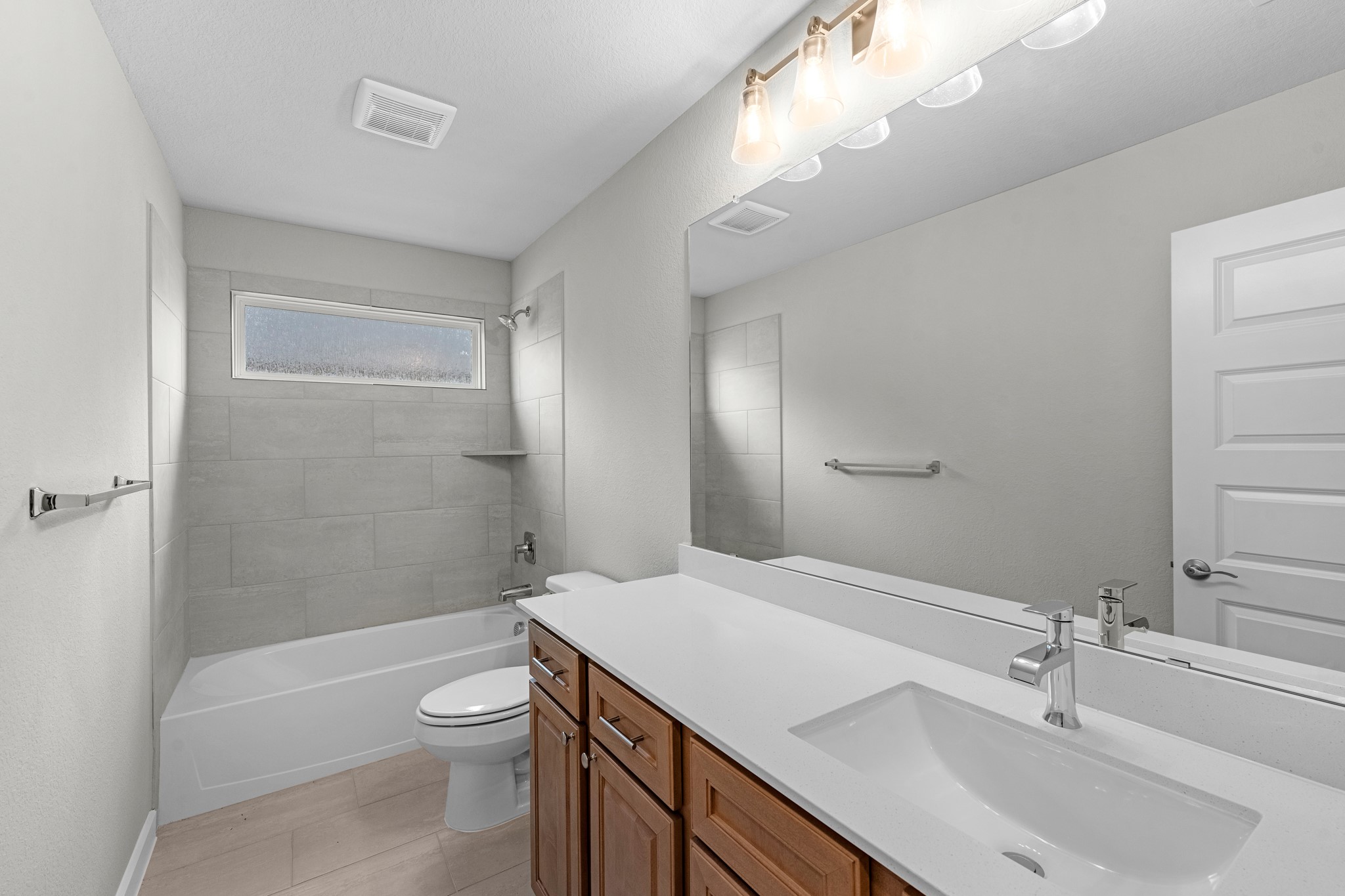 3410 Everglade Lane Rosenberg, TX 77471 - Photo 22 of 39 a bathroom with a sink a toilet and shower
