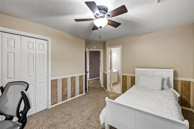 $525,000 | 100 April Waters Drive North, Montgomery, TX 77356