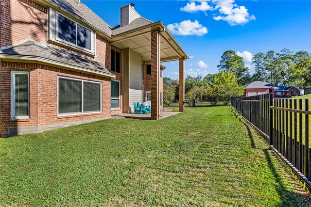 $525,000 | 100 April Waters Drive North, Montgomery, TX 77356
