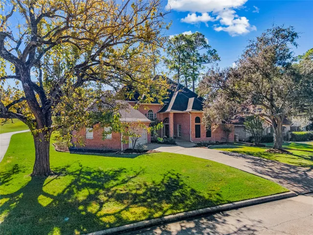 $525,000 | 100 April Waters Drive North, Montgomery, TX 77356