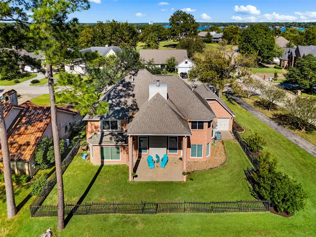 $525,000 | 100 April Waters Drive North, Montgomery, TX 77356
