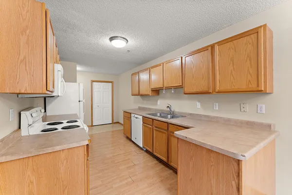 $1,875 | 14975 Pinto Lane, Savage, MN 55378