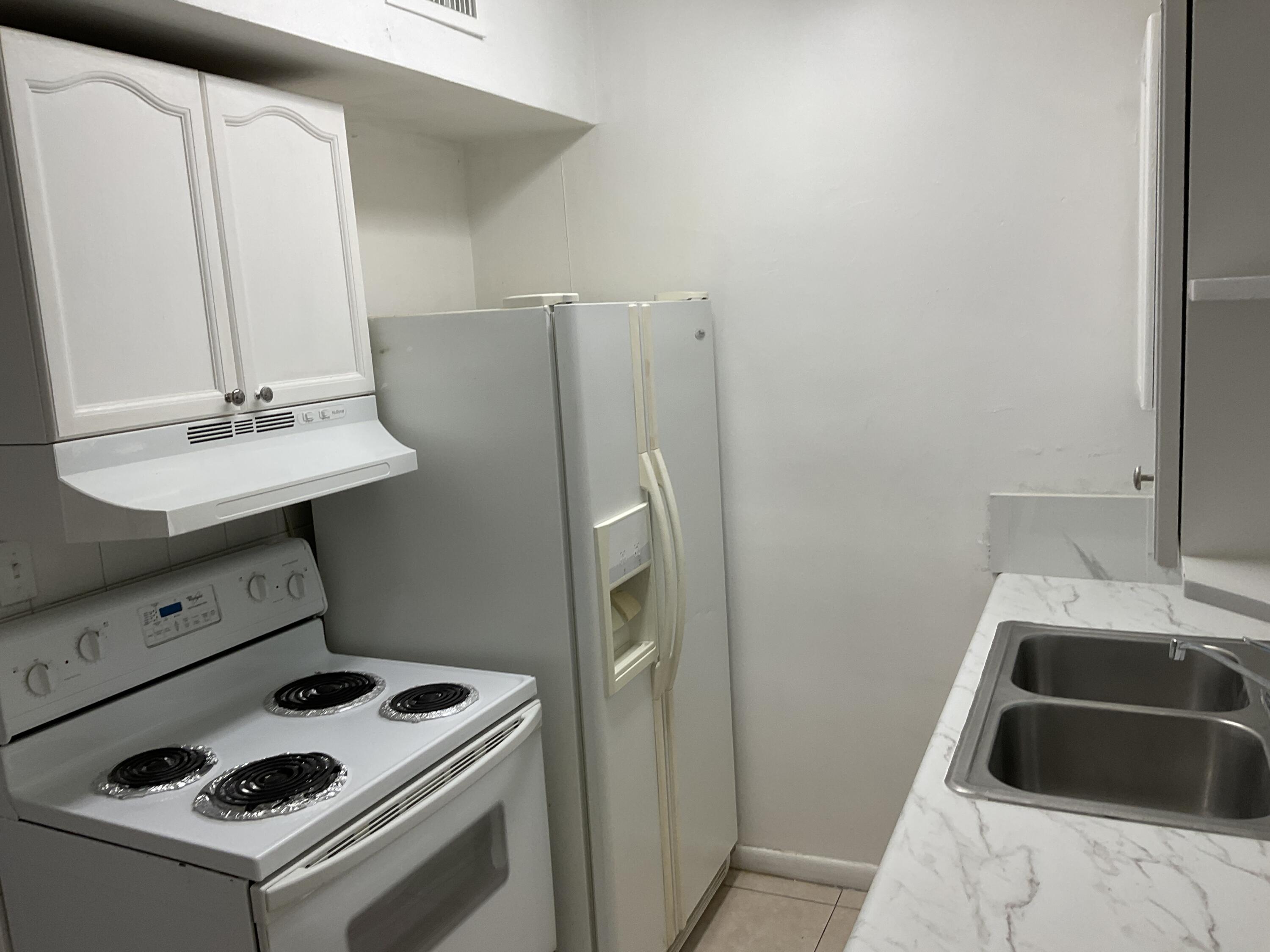 490 Mentone Road Lake Worth, FL 33462 - Photo 8 of 20 IMG_1099