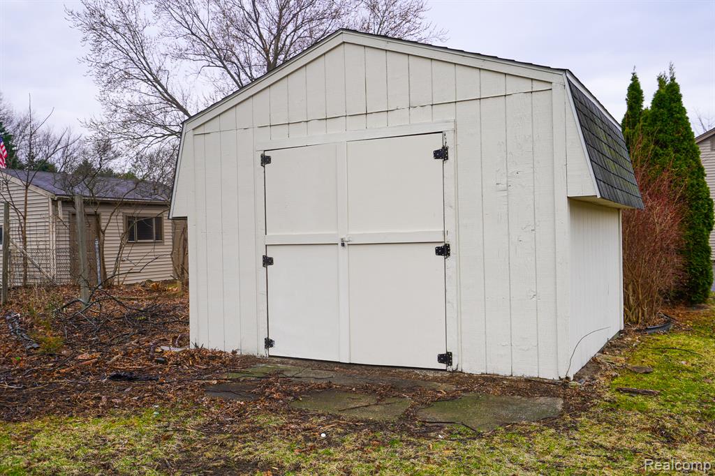 46985 Heydenreich Road Macomb, MI 48044 - Photo 8 of 60