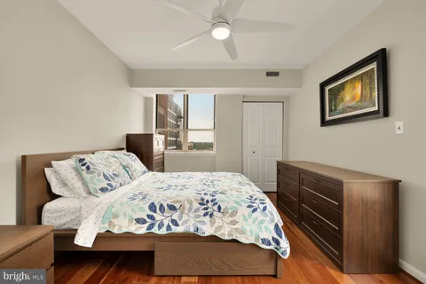 $399,000 | 4808 Moorland Lane, Unit 1102, Bethesda, MD 20814