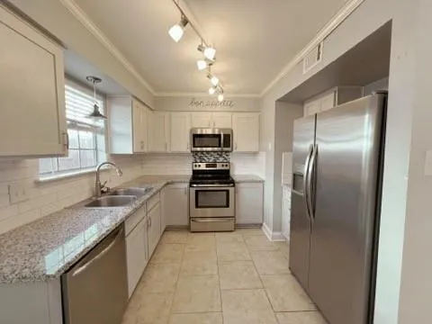 $1,495 | 733 Heavens Drive, Unit 2, Mandeville, LA 70471