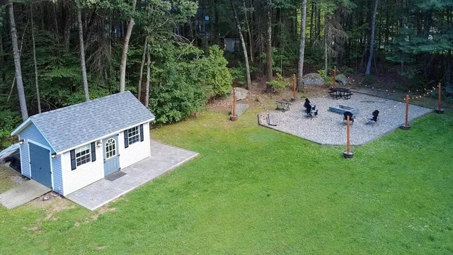 a view of a house with backyard and garden