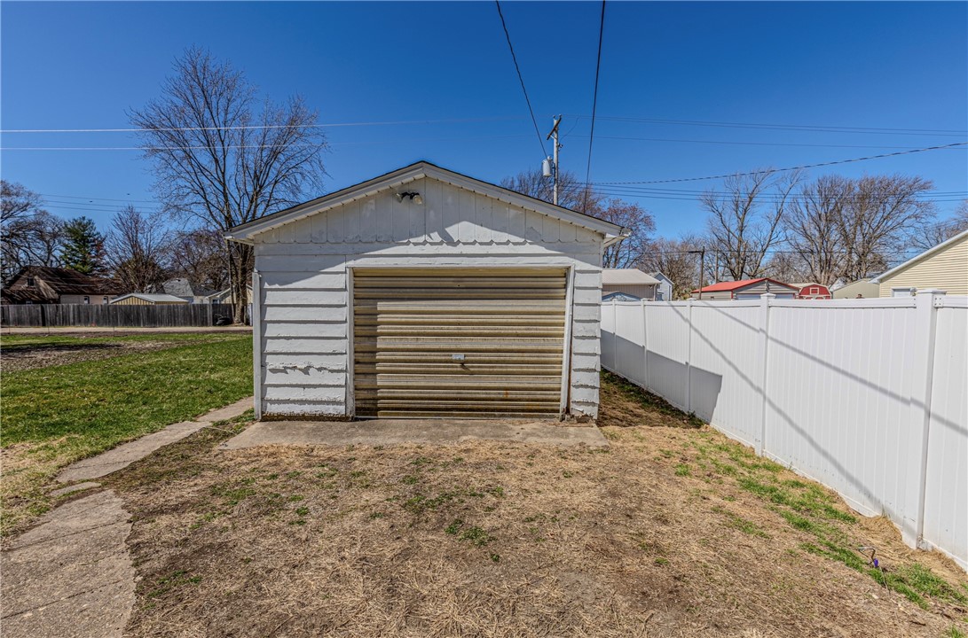 109 South St John Street Assumption, IL 62510 - Photo 7 of 29