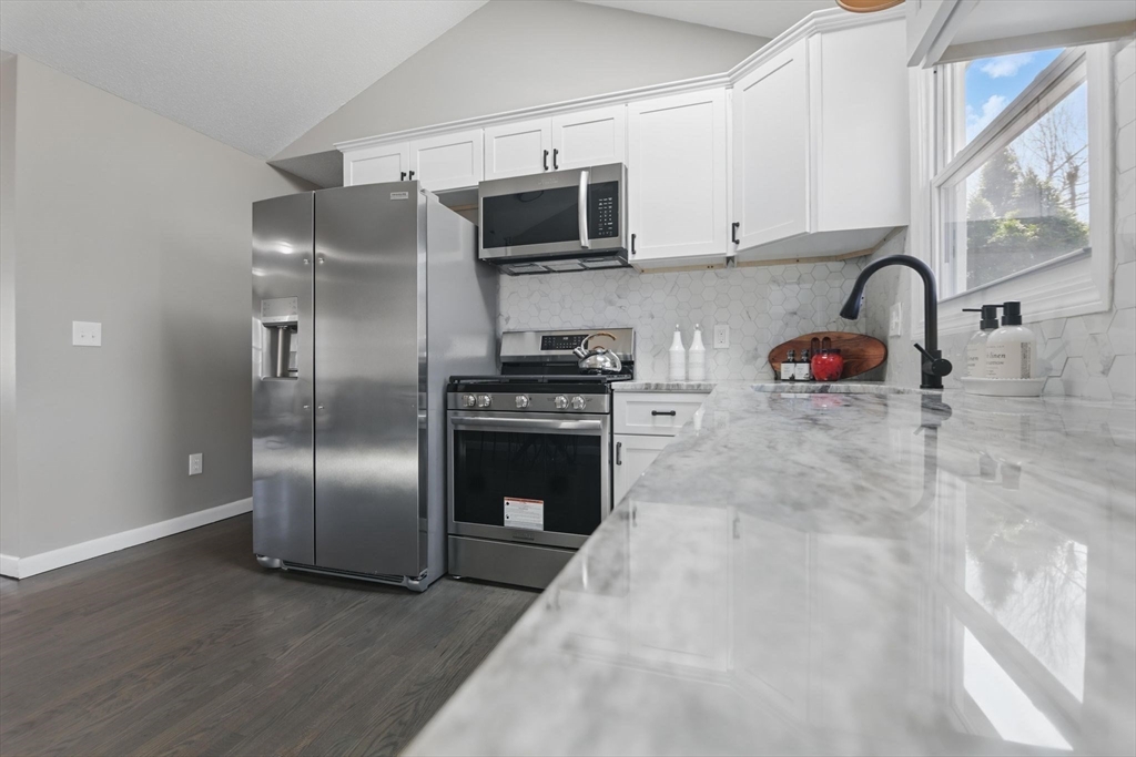 128 Avery Street Springfield, MA 01119 - Photo 10 of 31 Gallery Image 10
