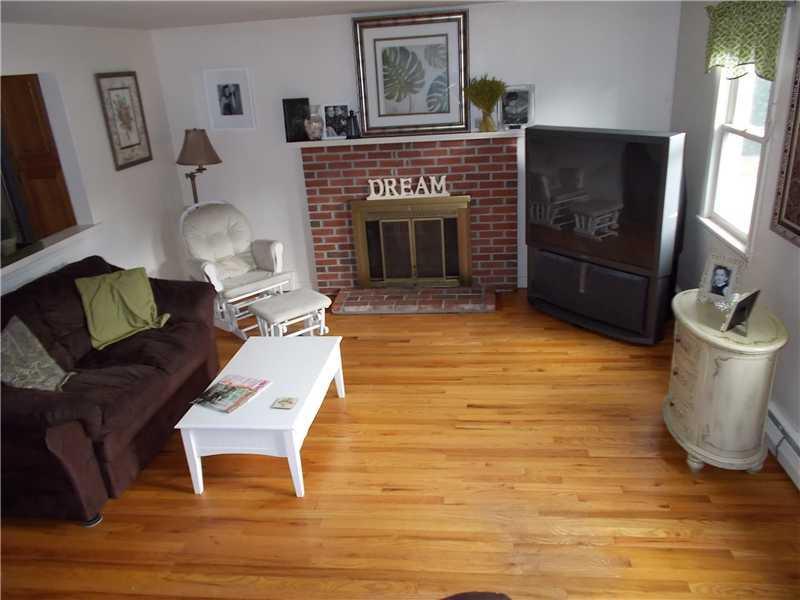 509 Ocean House Road Cape Elizabeth, ME 04107 - Photo 13 of 23 Living Room.