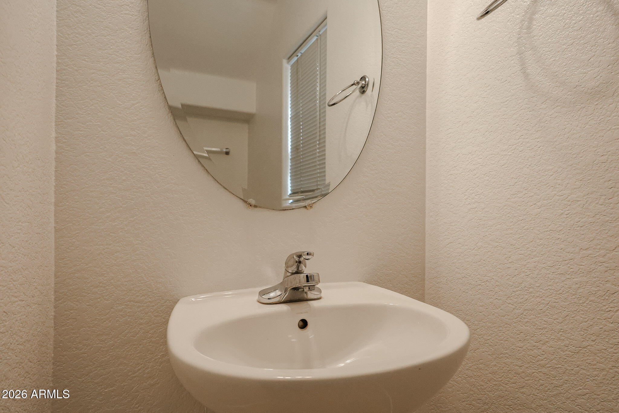 6426 West Harwell Road Laveen, AZ 85339 - Photo 8 of 21 Harwell powder rm 1