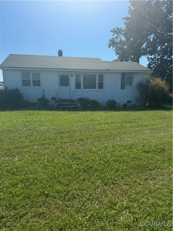 a view of a house with a backyard
