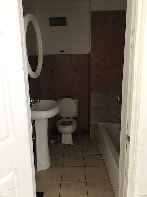 2022 Edwardsville Road Madison, IL 62060 - Photo 2 of 12