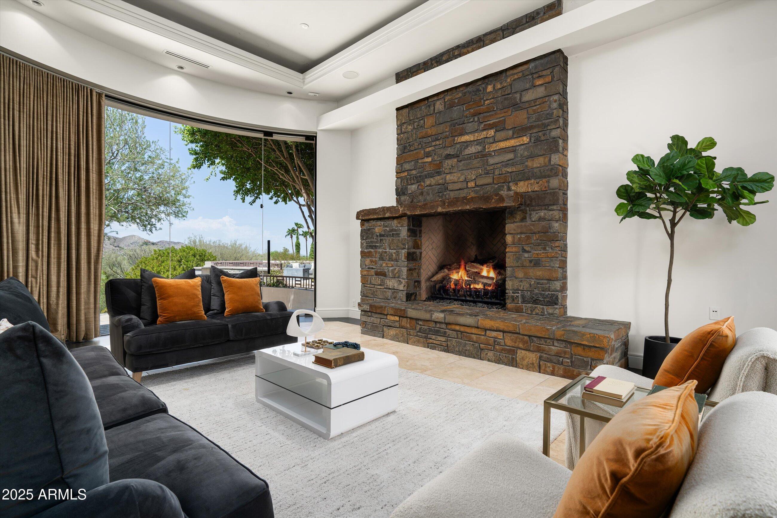 7451 North Las Brisas Lane Paradise Valley, AZ 85253 - Photo 3 of 78 13-7451 N. Las Brisas Lane (13 of 91)