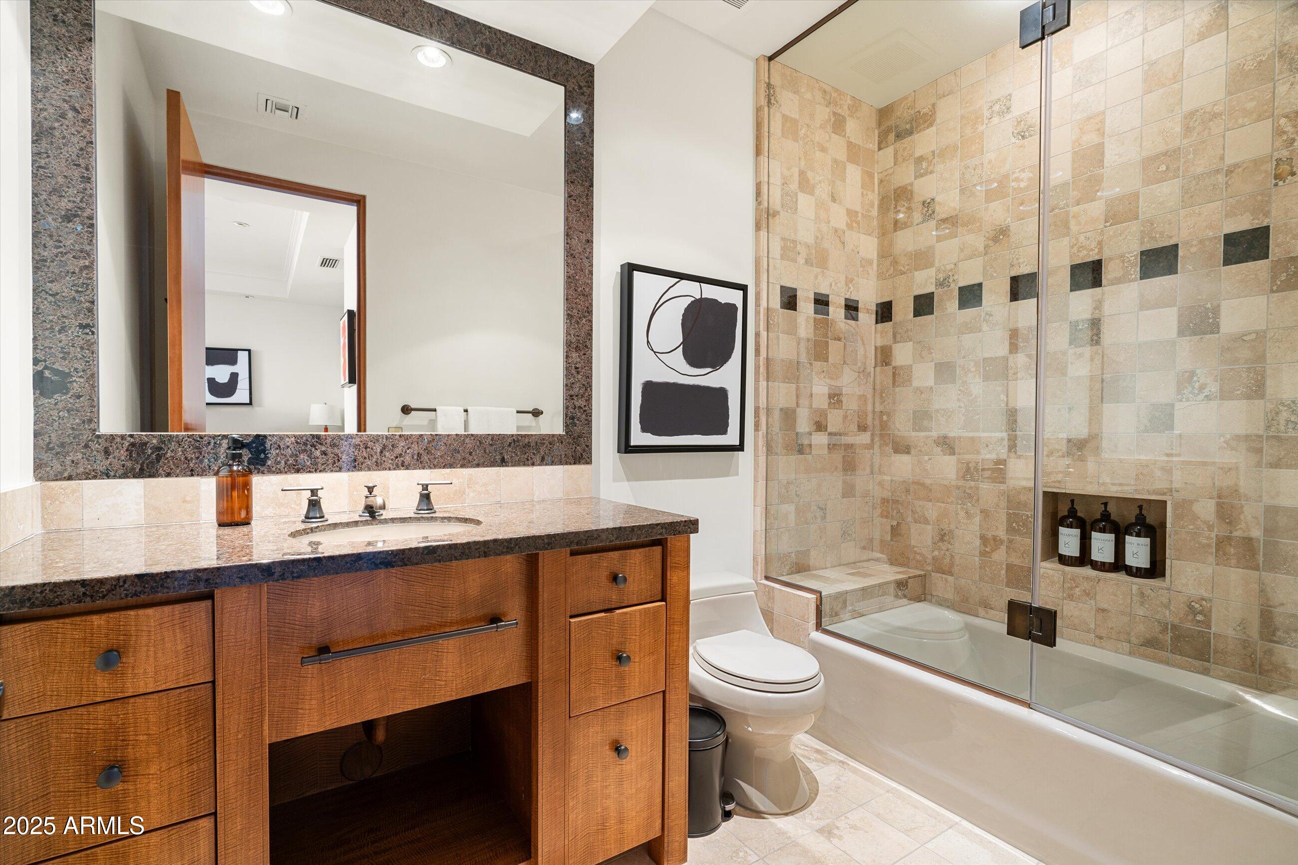 7451 North Las Brisas Lane Paradise Valley, AZ 85253 - Photo 37 of 78 Guest Bedroom 3 Bathroom