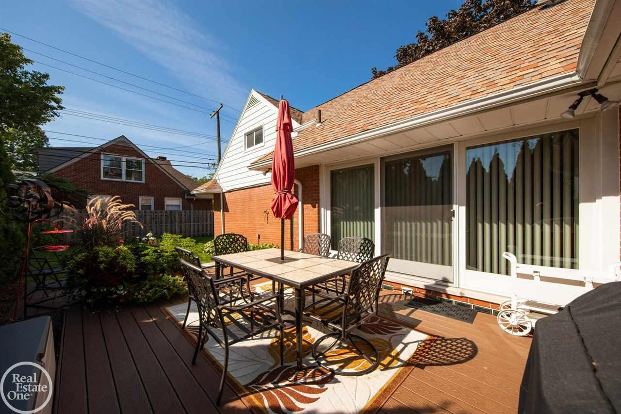1391 Fairholme Road Grosse Pointe, MI 48236 - Photo 49 of 55 50001931-49.JPG