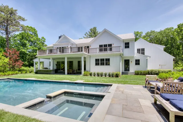 $5,850,000 | 178 Bull Path, East Hampton, NY 11937