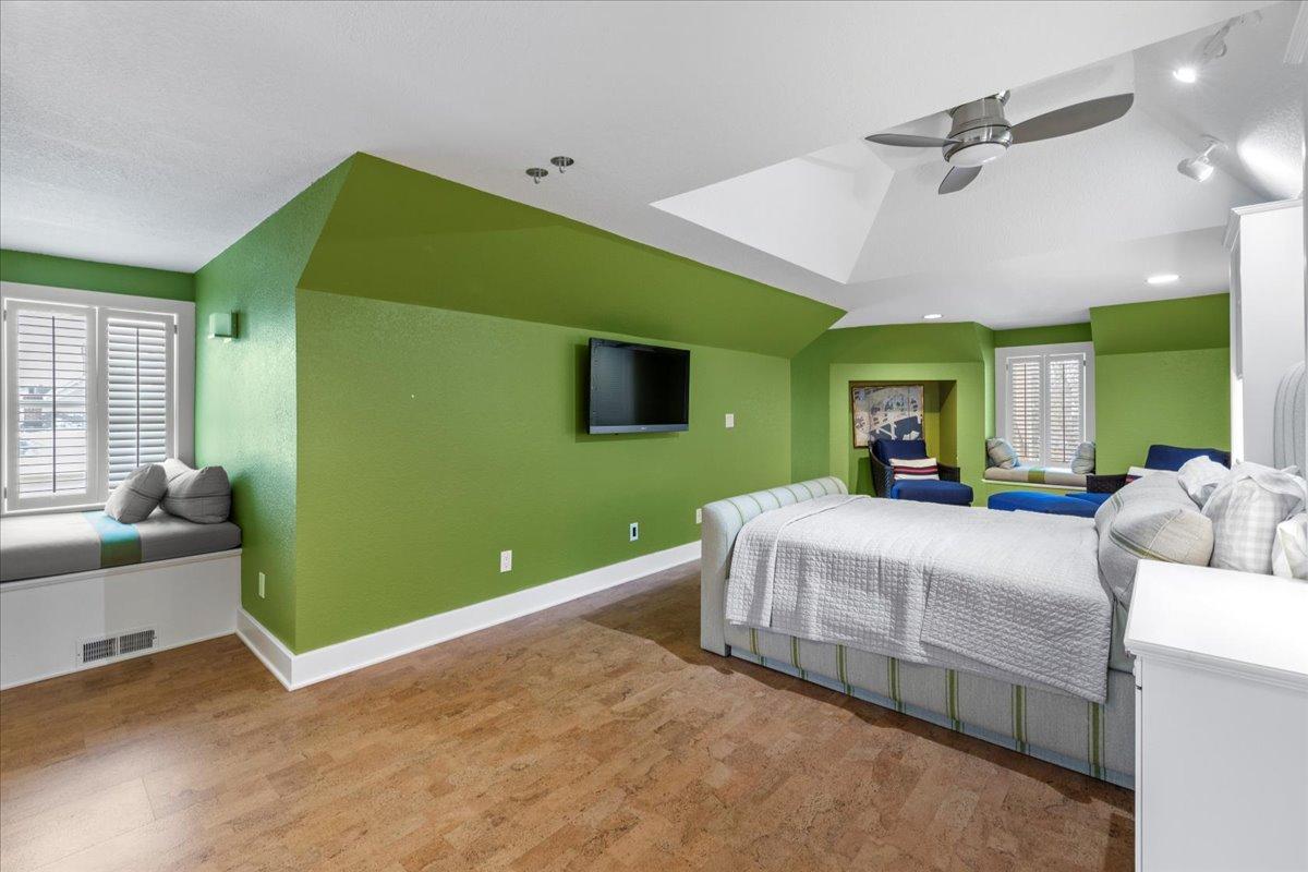 1724 Summit Avenue, Unit R Minneapolis, MN 55403 - Photo 48 of 57 Gallery Image 48