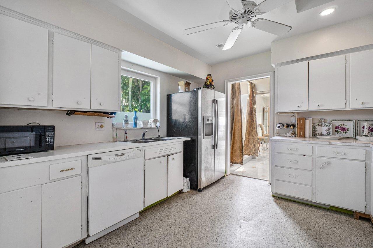 1230 Dolphin Road Singer Island, FL 33404 - Photo 27 of 40 ORIG KITCHEN