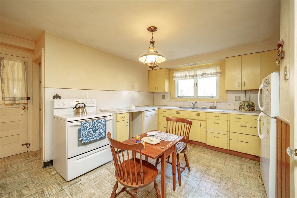 1177 Northampton Street Holyoke, MA 01040 - Photo 2 of 39