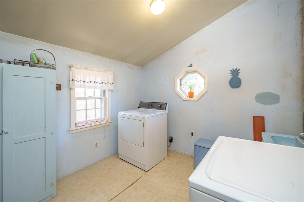 1177 Northampton Street Holyoke, MA 01040 - Photo 26 of 39