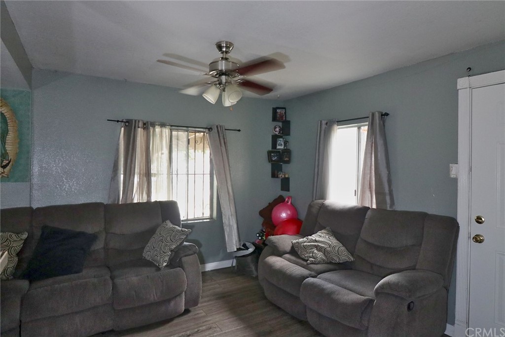 9706 Evers Avenue Los Angeles, CA 90002 - Photo 3 of 14