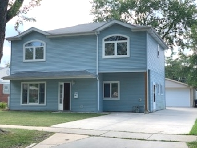 216 West Wayne Place Wheeling, IL 60090 - Photo 1 of 12 a house that has a lot of windows in it