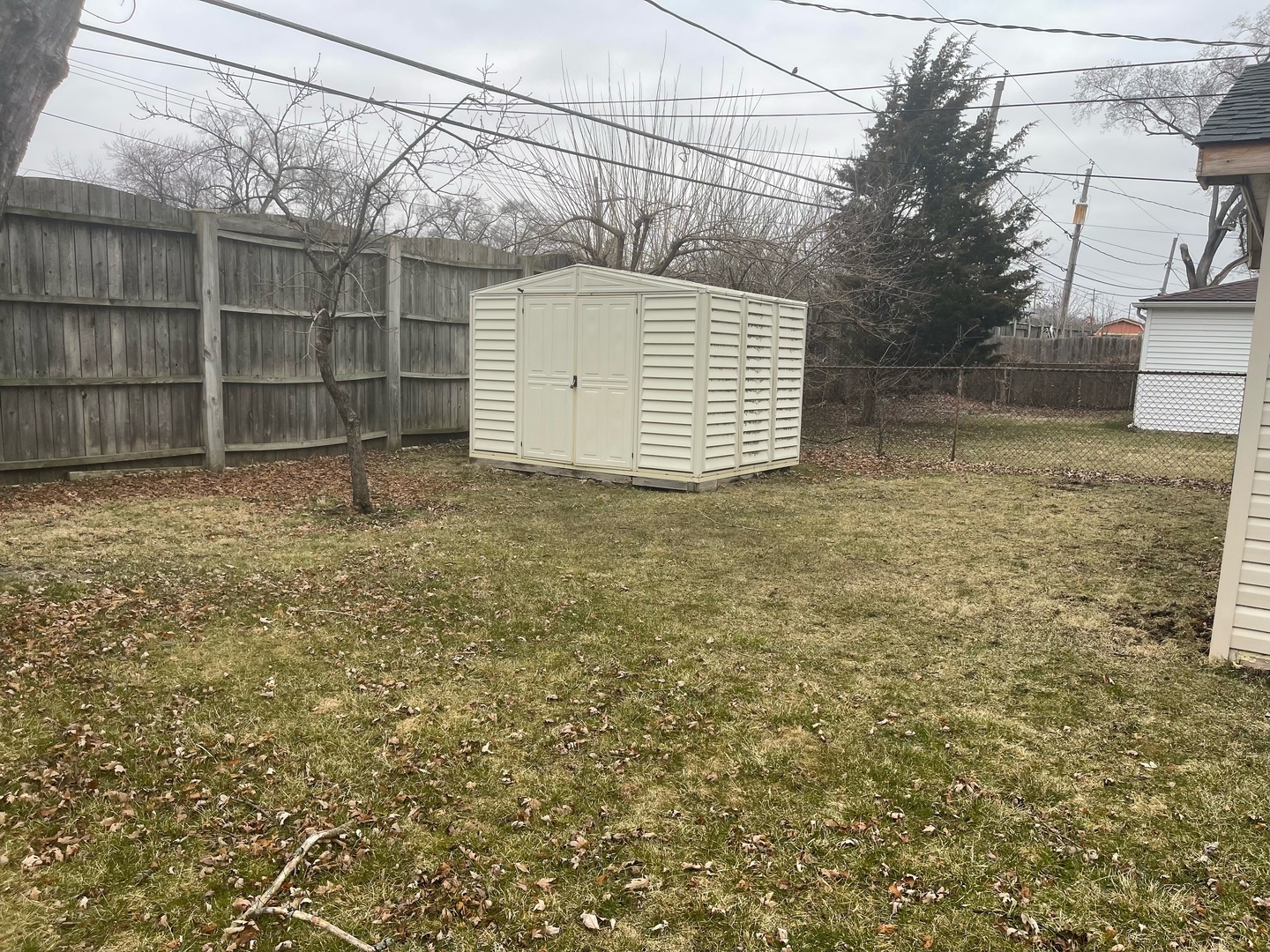 216 West Wayne Place Wheeling, IL 60090 - Photo 11 of 12 a view of a backyard