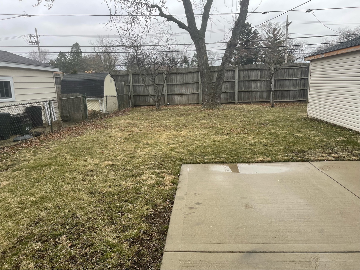 216 West Wayne Place Wheeling, IL 60090 - Photo 10 of 12 a view of a backyard