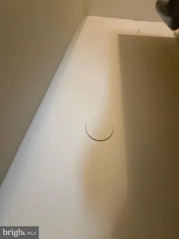 a view of a utility room