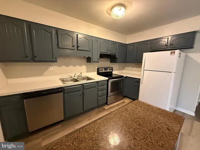 $1,895 | 4 Manchester Court, Fredericksburg, VA 22408