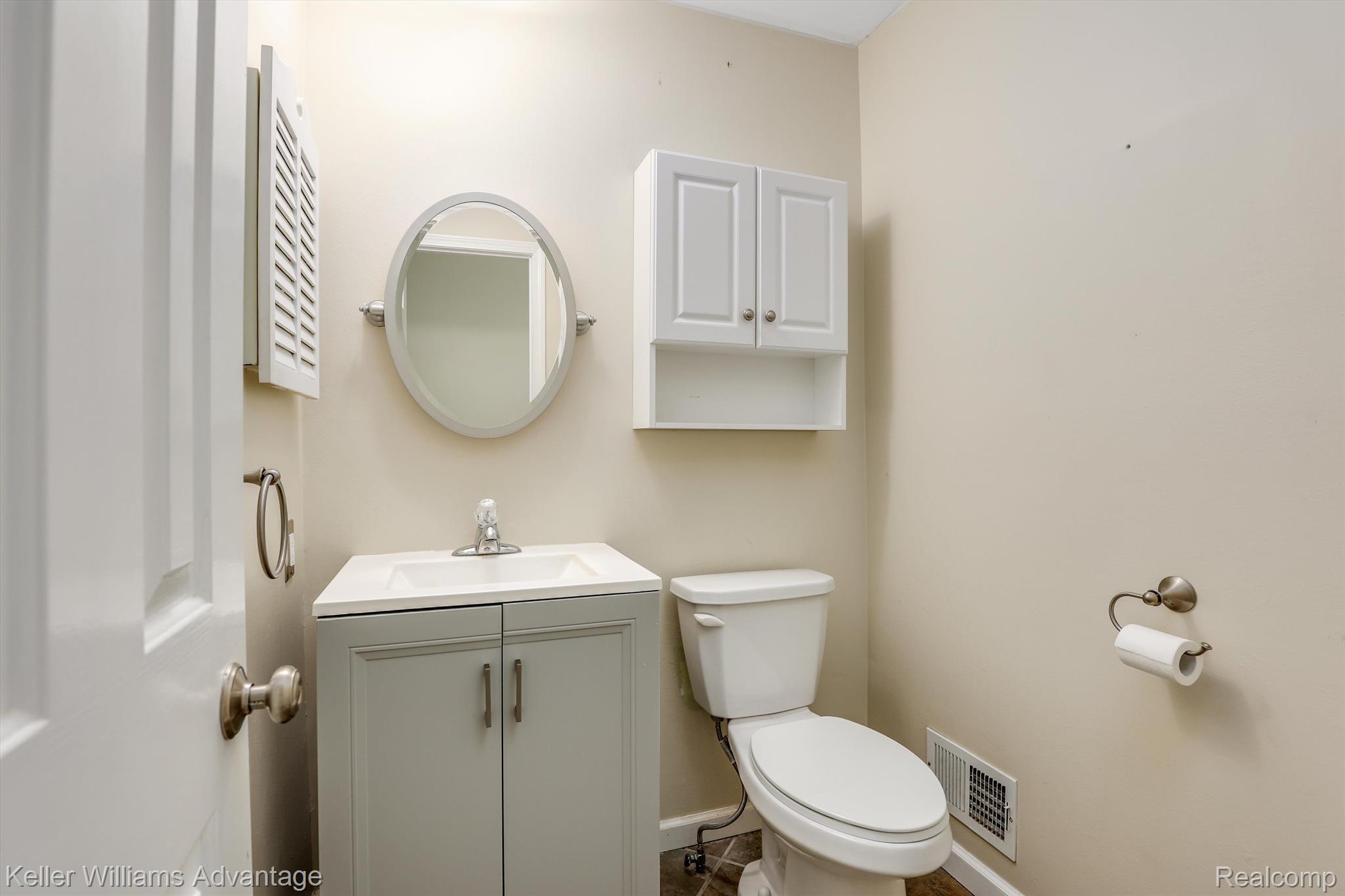 229 Aintree Road Rochester, MI 48306 - Photo 13 of 40 First floor powder room