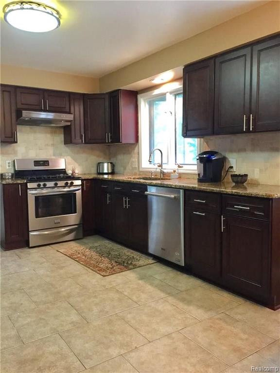 1609 Deerhurst Lane Rochester Hills, MI 48307 - Photo 23 of 38