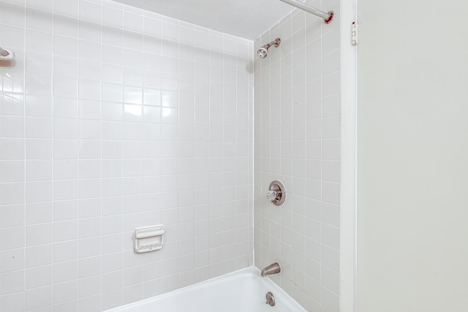 3086 Colony Road, Unit E Durham, NC 27705 - Photo 23 of 30 a bathroom with a bathtub