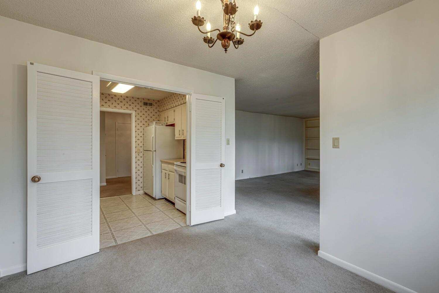 3086 Colony Road, Unit E Durham, NC 27705 - Photo 10 of 30 an empty room with a bathroom