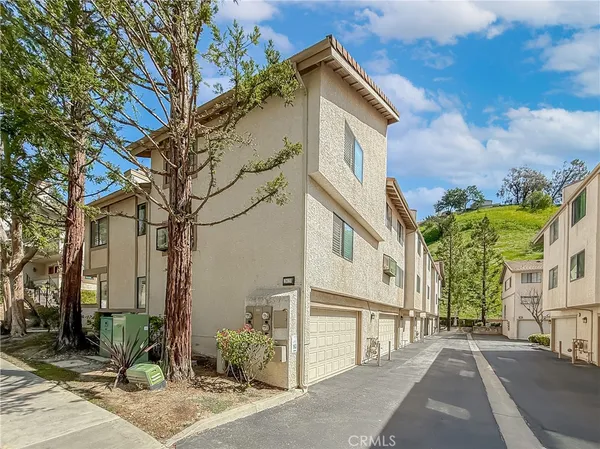 $789,000 | 26120 Alizia Canyon Drive, Unit E, Calabasas, CA 91302