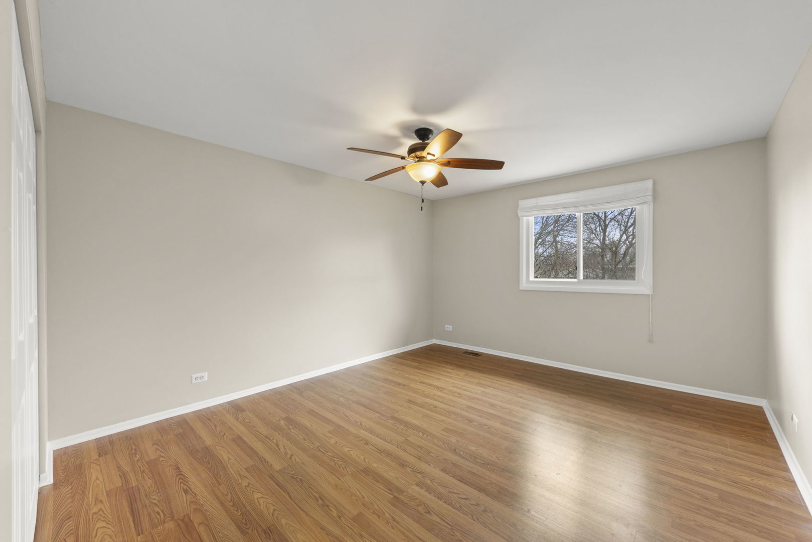 1263 Exeter Court Wheaton, IL 60189 - Photo 13 of 25 a view of an empty room with a window