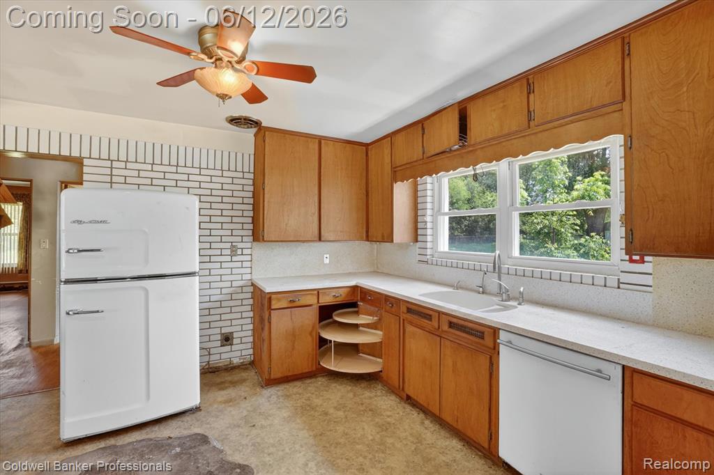 8245 Fenton Road Grand Blanc, MI 48439 - Photo 12 of 49
