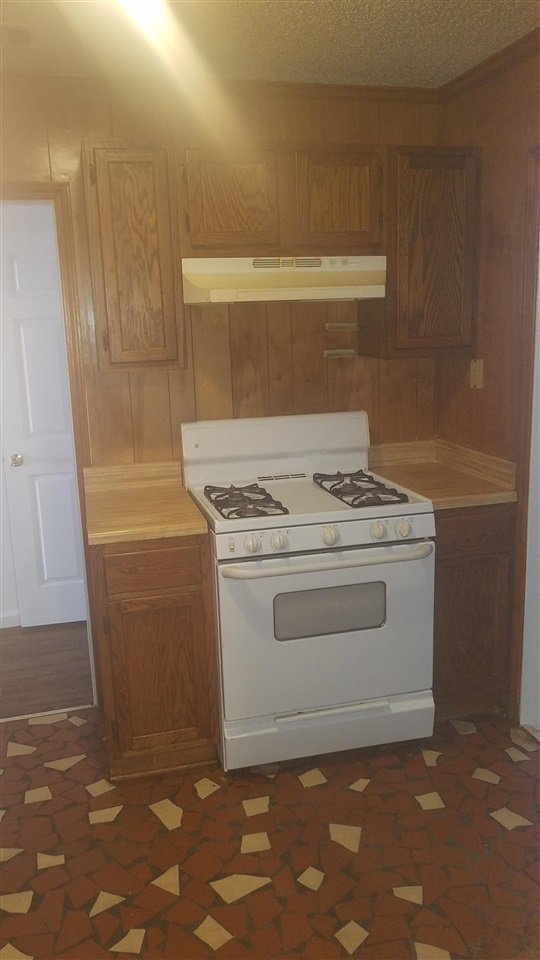 365 King Road Memphis, TN 38109 - Photo 7 of 9 a utility room with dryer and washer
